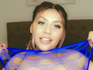 Big ass babe exposes her big boobs